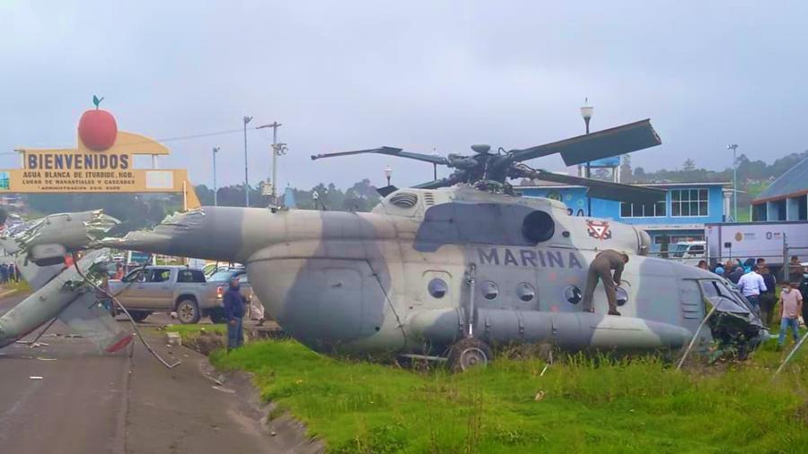 Cae helicóptero de la Marina donde viajaba secretario de Gobierno de Veracruz; lo reportan estable 