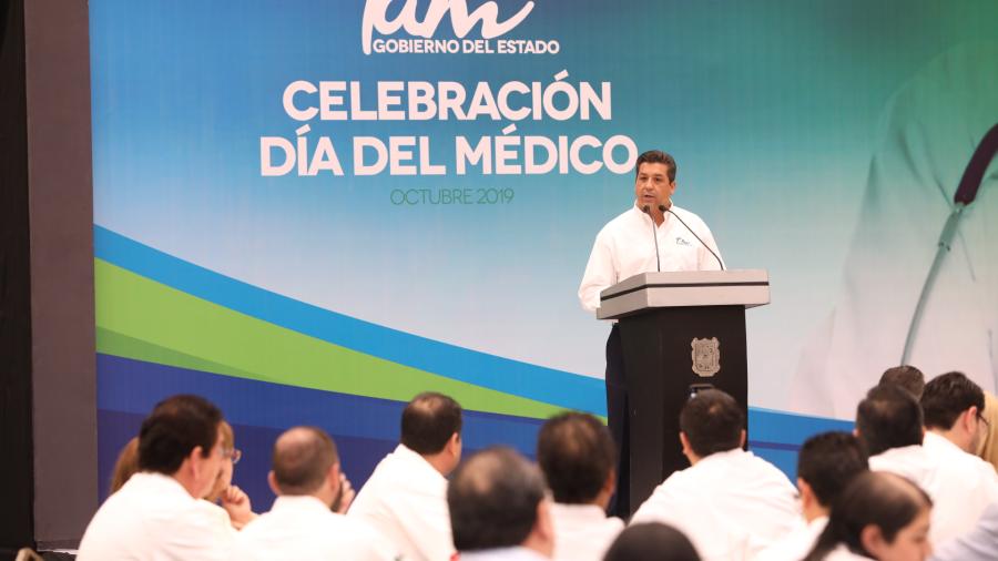 Celebra Gobernador a médicos de la zona sur del estado