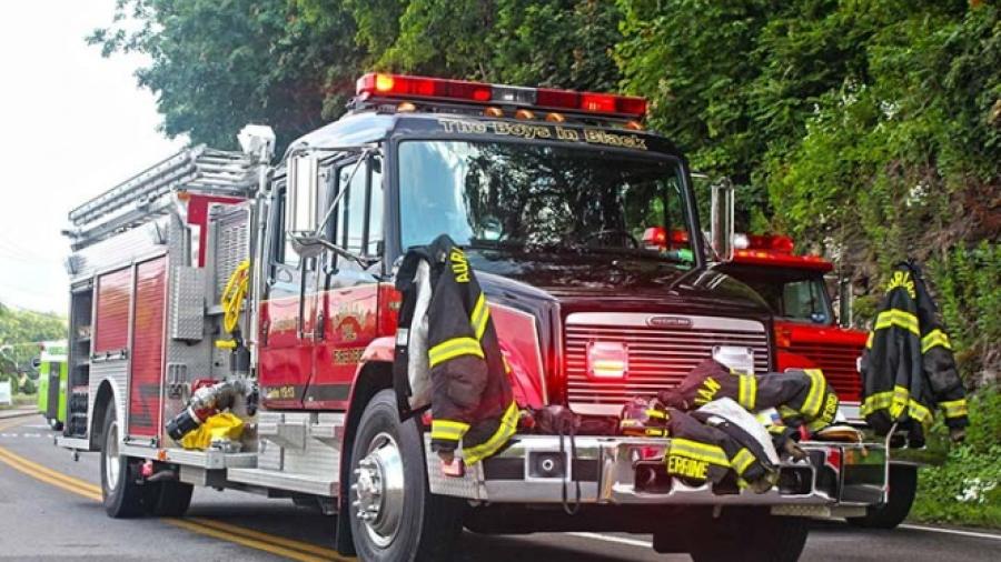 2 muertos deja accidente de camión de bomberos