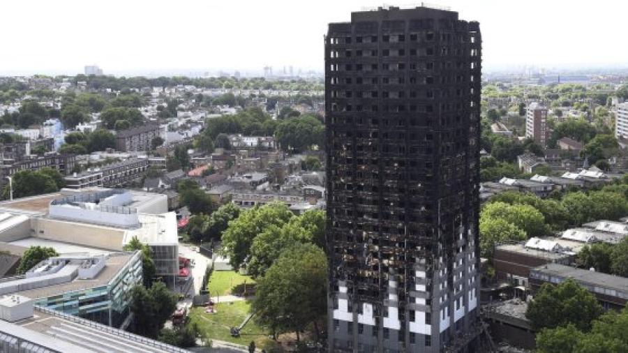Aumentan a 30 los muertos del edificio incendiado en Londres