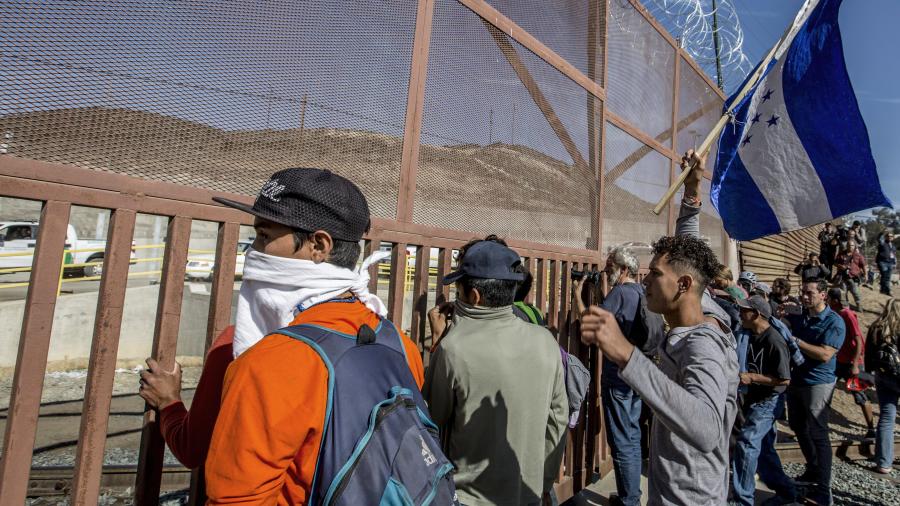Solicitantes de asilo serán devueltos a México desde Arizona