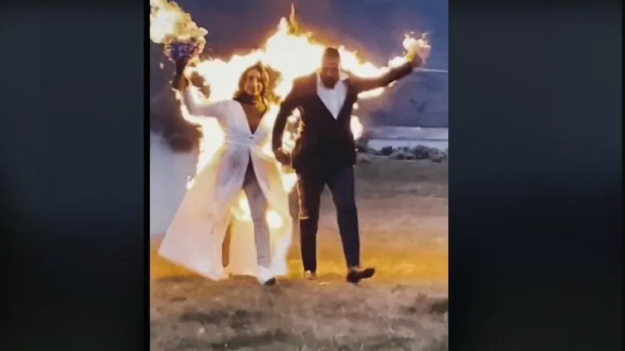 Pareja de novios se prende fuego en plena boda 