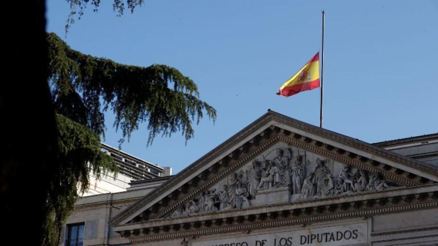 España inicia 10 días de luto por víctimas del coronavirus