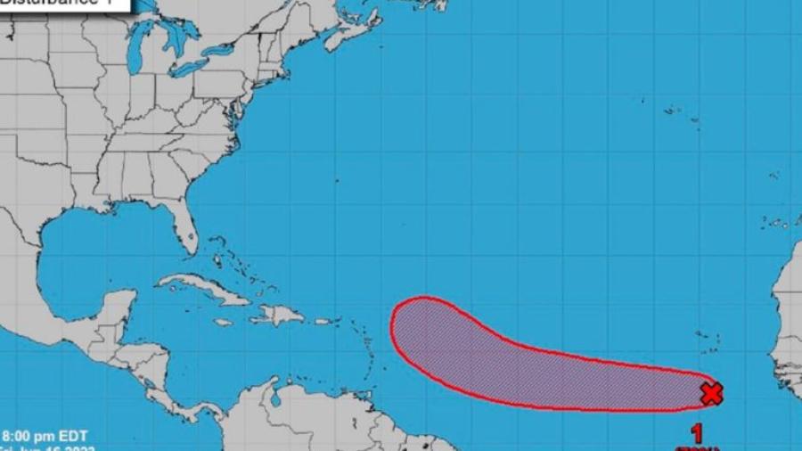 Onda tropical podría convertirse en depresión y amenaza al Caribe
