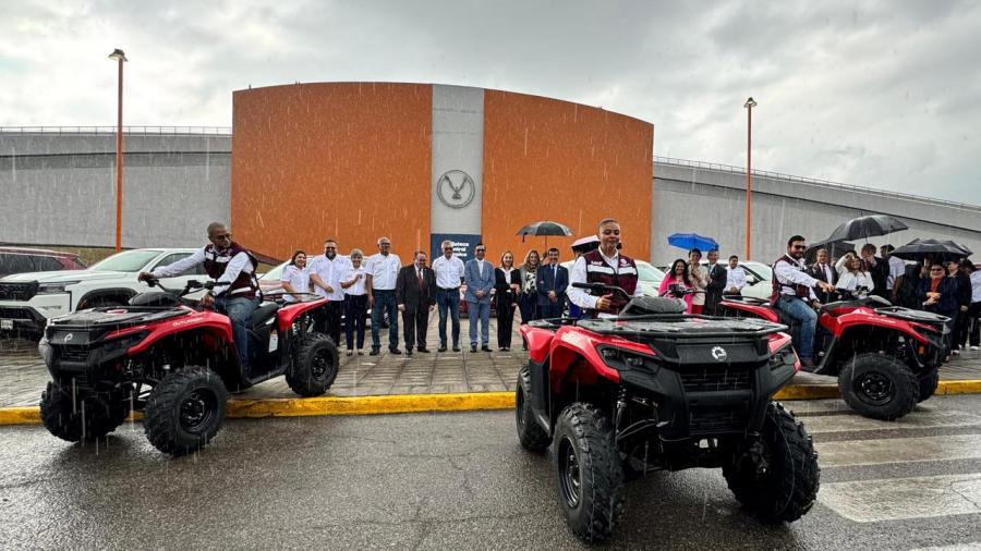Rector de la UAT entrega equipamiento de vehículos a las facultades de la zona sur