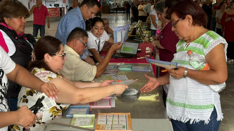 Inicia votación en casilla especial con una hora de retraso