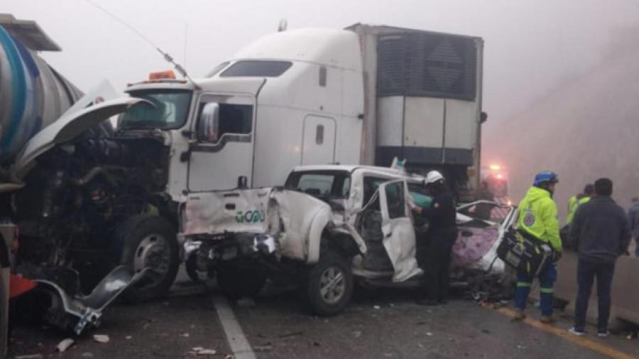 Van 2 muertos tras carambola en autopista Monterrey – Saltillo
