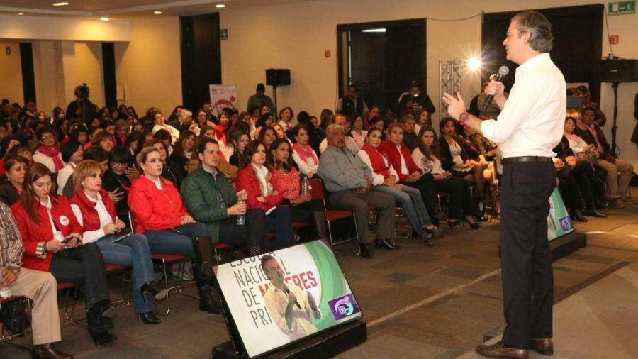 Nu&ntilde;o afirma que con reforma educativa se han otorgado m&aacute;s becas