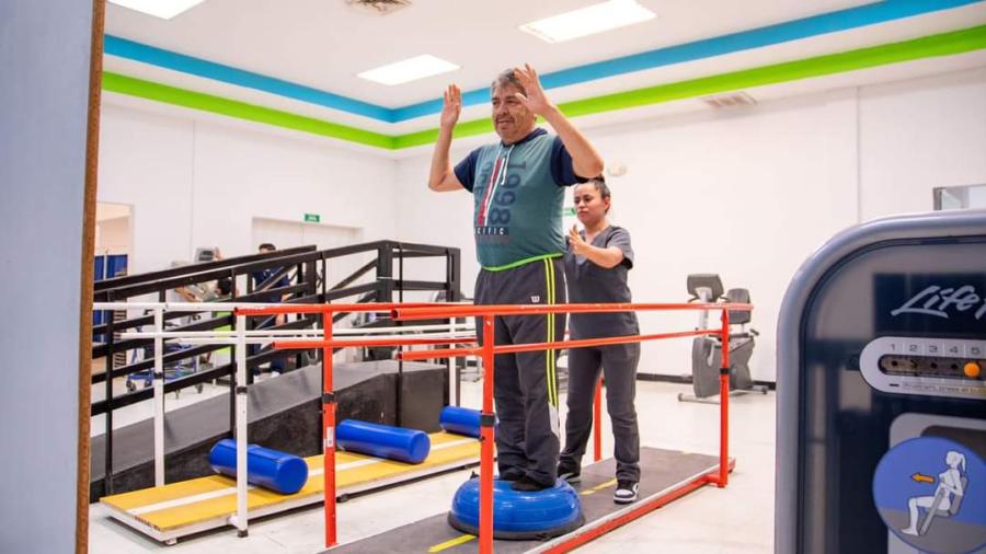 Invita Carlos Peña Ortiz a aprovechar servicios de rehabilitación física del CRI-Reynosa