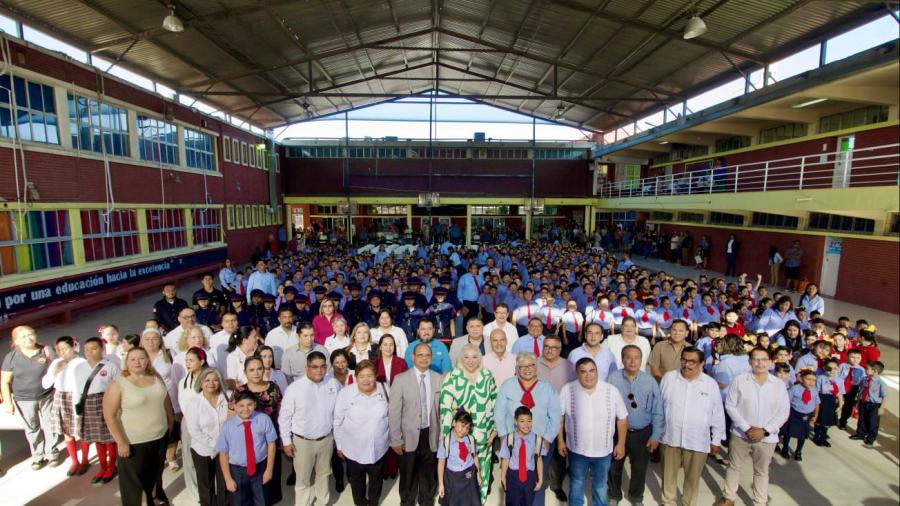 Educación humanista: compromiso tangible del gobernador AVA: Adriana Lozano