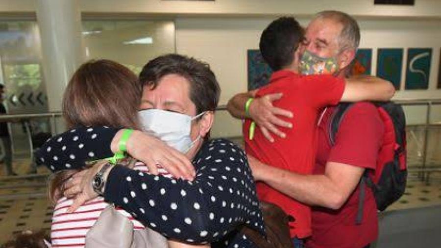 Australia reabre frontera a turistas tras dos años de la pandemia