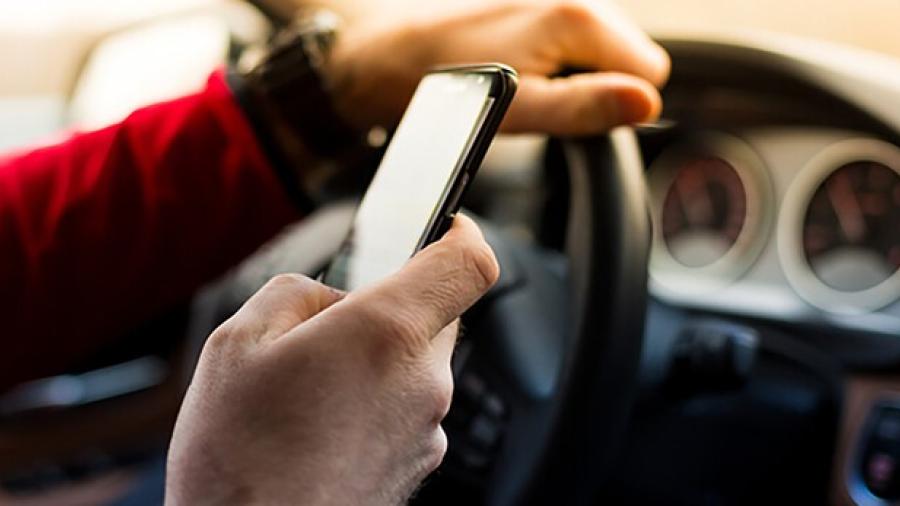 Incrementan accidentes por el uso de celular