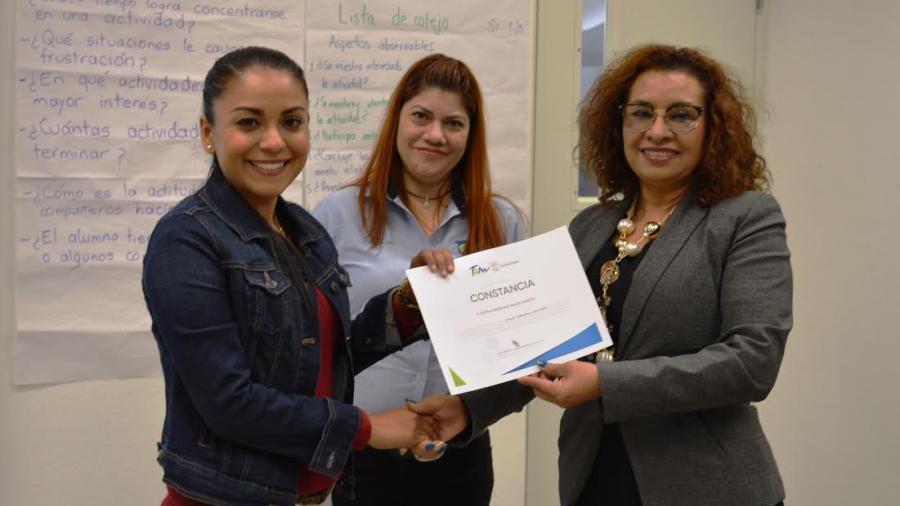 Docentes en educación especial concluyen talleres 