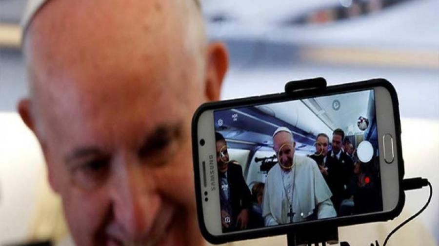 Papa Francisco abre perfil en app religiosa