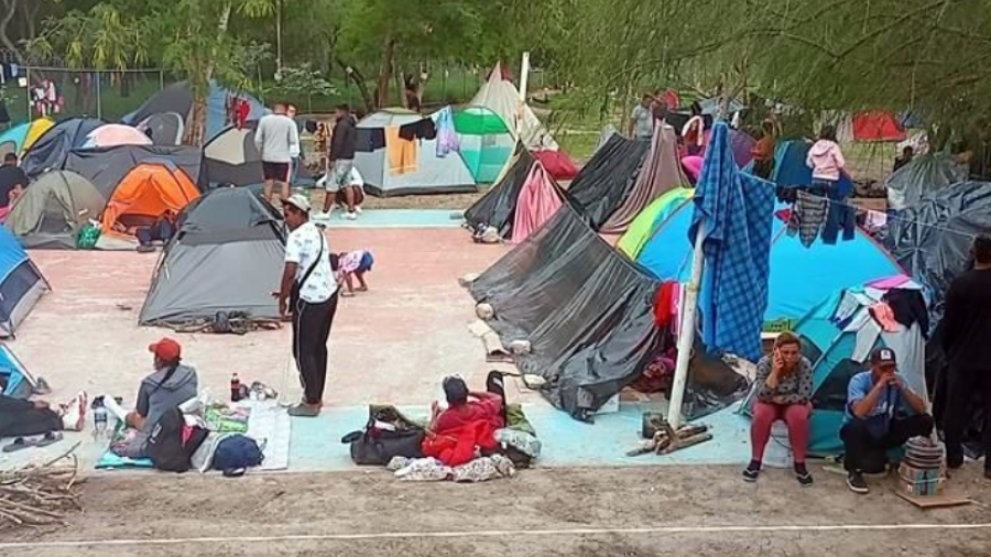 Reportan miles de migrantes varados en Matamoros a la espera de EU ponga fin al título 42