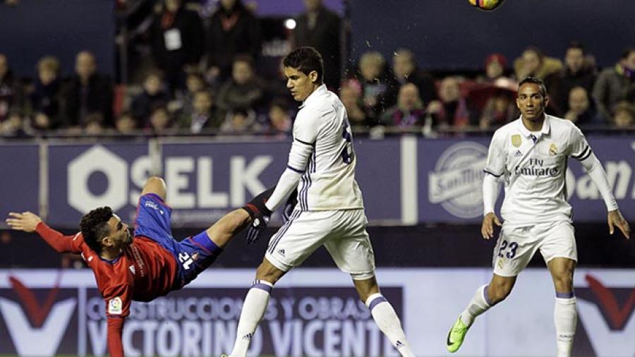 Real Madrid vence al Osasuna y contrarresta presión del Barça