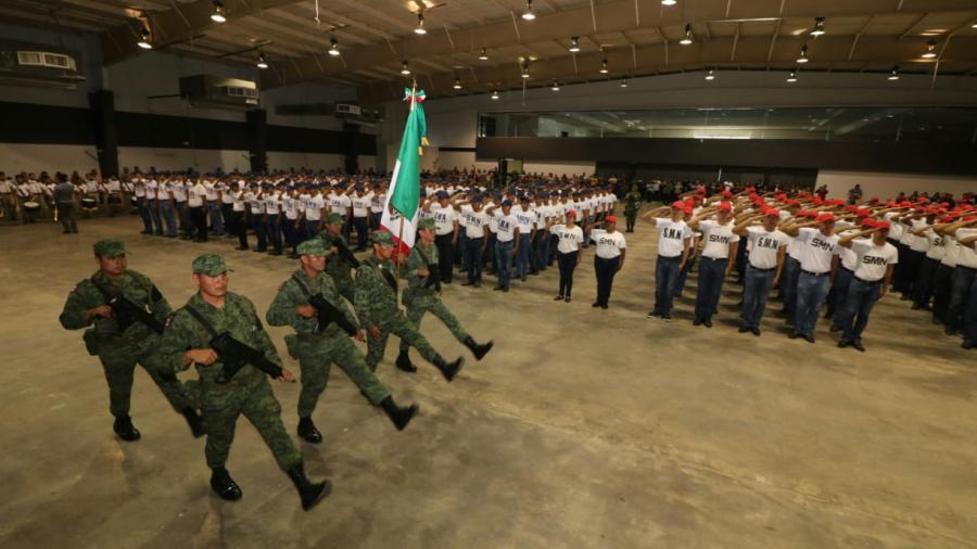 Reciben 600 jóvenes de clase  2000 y remisos su cartilla militar