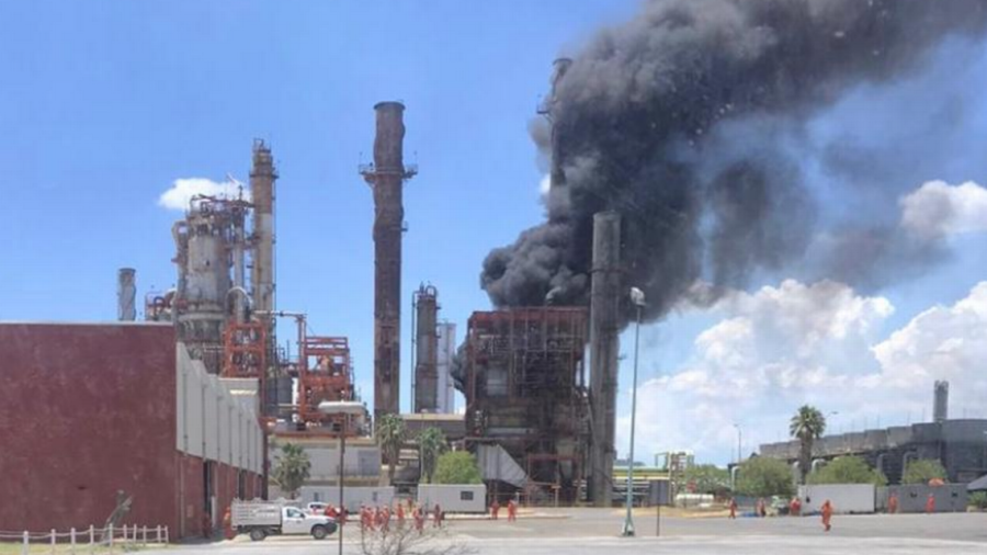 Reportan incendio en refinería de Pemex en Cadereyta
