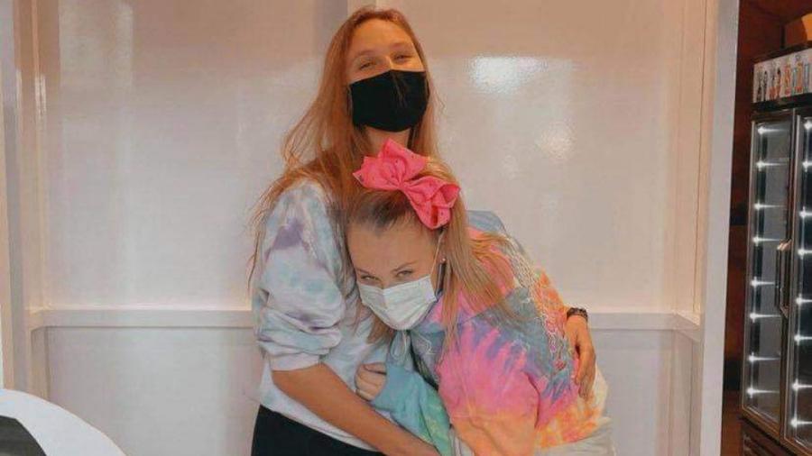 JoJo Siwa presenta en redes a su novia para celebrar su primer mes