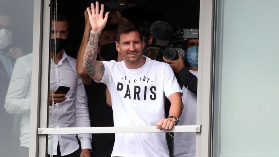 Llega Messi a París para cerrar su fichaje con el PSG 