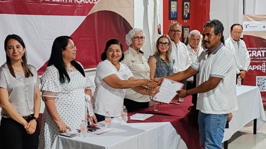 Entrega ITEA certificados de educación básica a 150 tamaulipecos