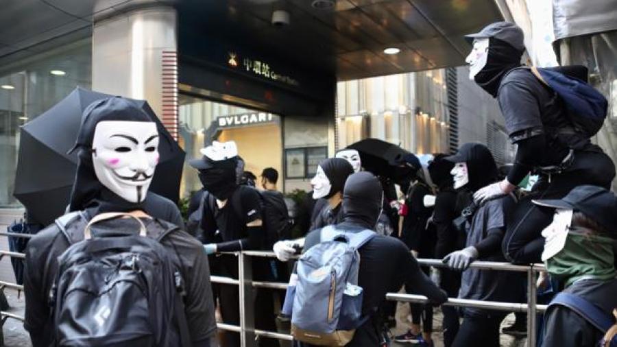 Busca prohibir Hong Kong máscaras en protestas