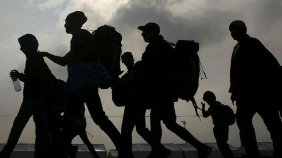 Corte Suprema de EU revisará programa que obliga a migrantes "esperar en México"