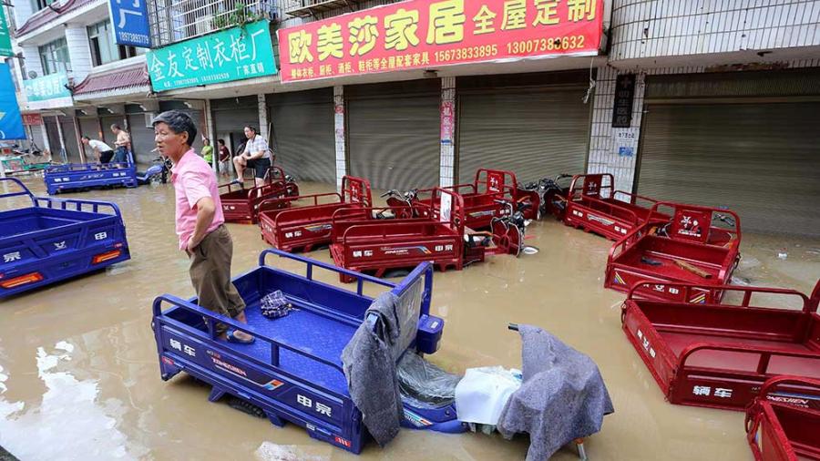 Dejan lluvias numerosos daños en China; van 56 muertos