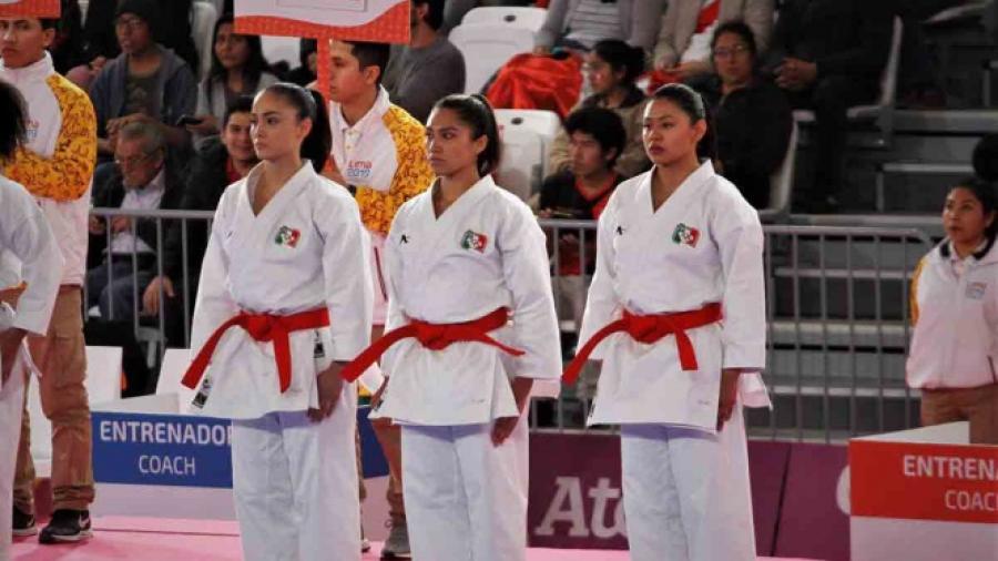 Platas para México en la disciplina de karate
