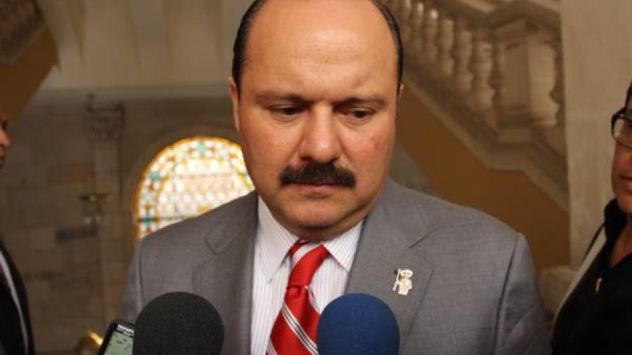 Aprueban orden de aprensión contra ex gobernador de Chihuahua