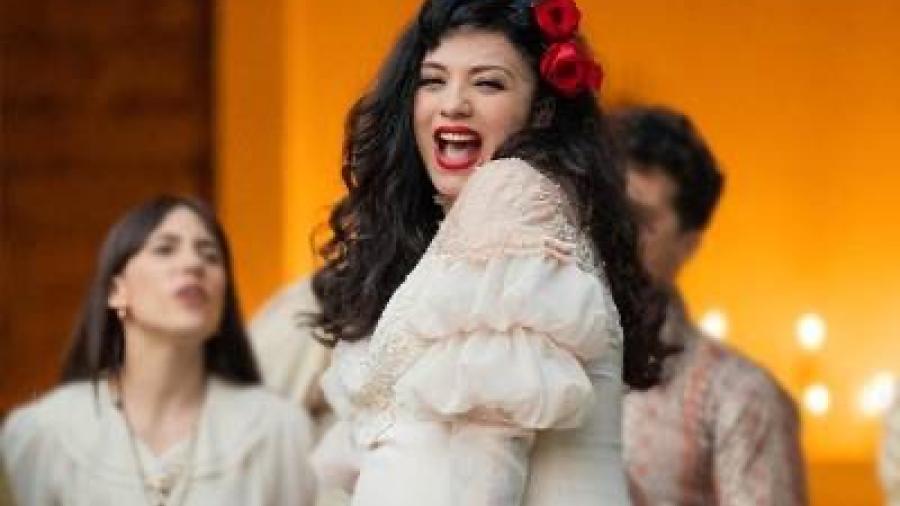 Mon Laferte se convirtió en madre por primera vez