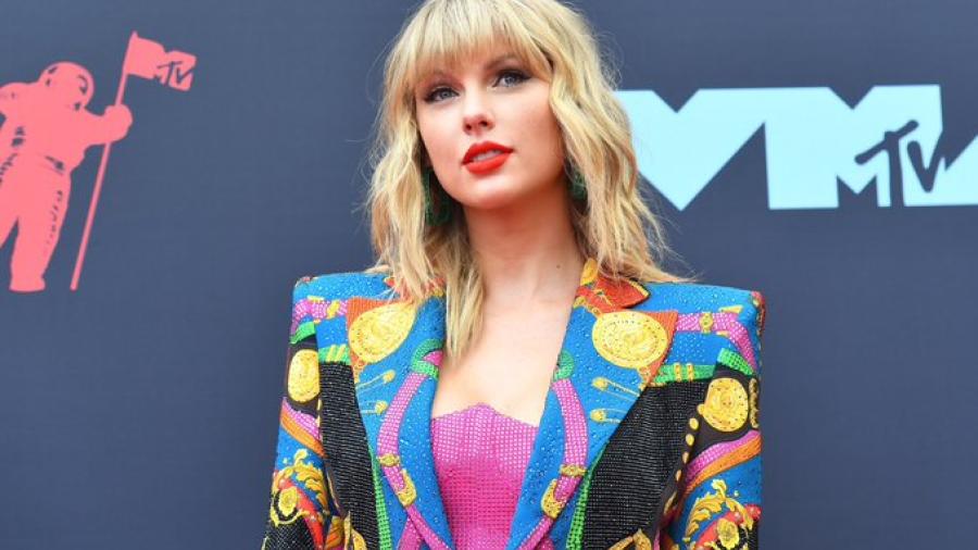 Taylor Swift denuncia que Braun y Borchetta no la dejan cantar su música 