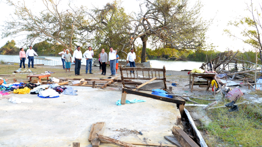 Recorre Alcaldesa de Altamira comunidades afectadas por la tromba