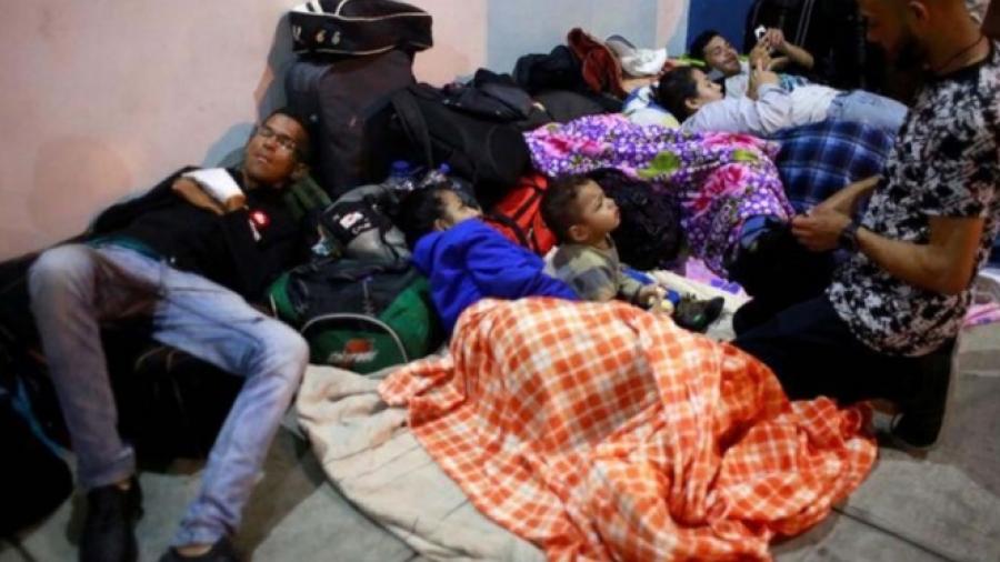 Venezolanos saturan frontera con Perú en último día para solicitar asilo