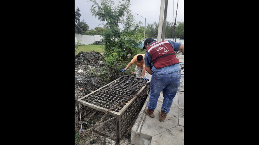 Trabaja COMAPA de Reynosa en mantenimiento a canastilla de la EBAR 4