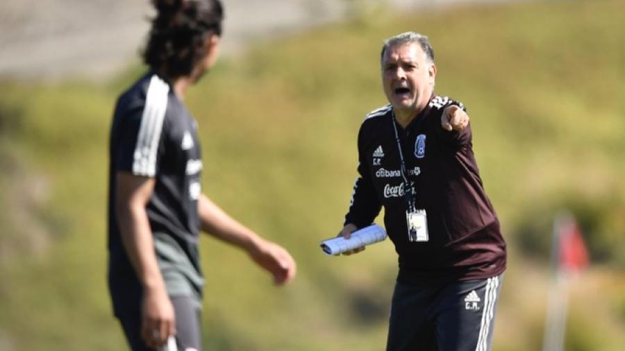 “Tri” trabaja con equipo completo para enfrentar a Chile