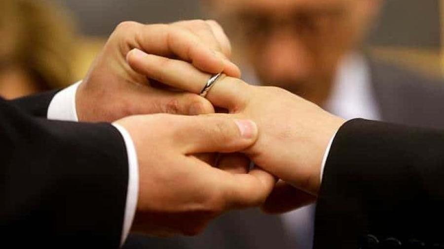 Iglesia de Inglaterra aprueba bendecir, pero no casar, a parejas del mismo sexo
