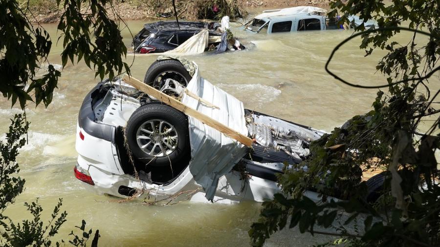 Históricas inundaciones en Tennessee deja 22 muertos 