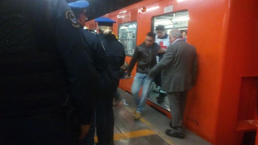 Riña en el Metro deja un herido con arma de fuego