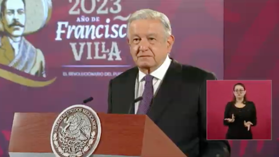 Hay heridos y desaparecidos por explosión en plataforma de Pemex: AMLO