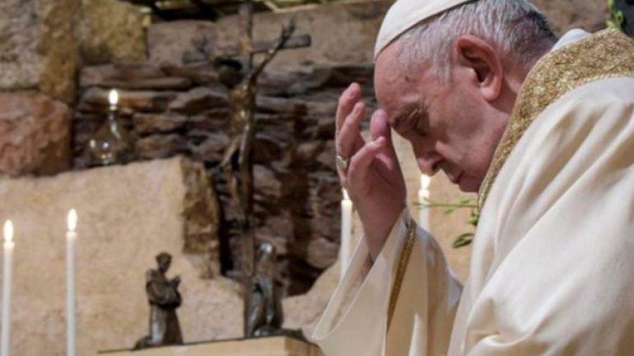 El Papa, convaleciente, renuncia a celebrar una misa  en San Pedro