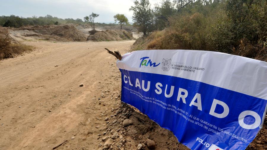 Clausura Gobierno de Tamaulipas banco de materiales en Güémez