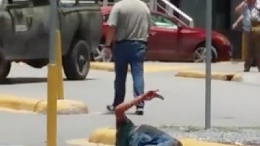 Persona herida al querer asaltar joyería