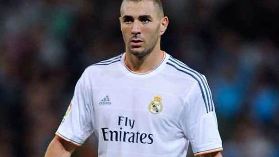 Benzema renueva contrato con Real Madrid