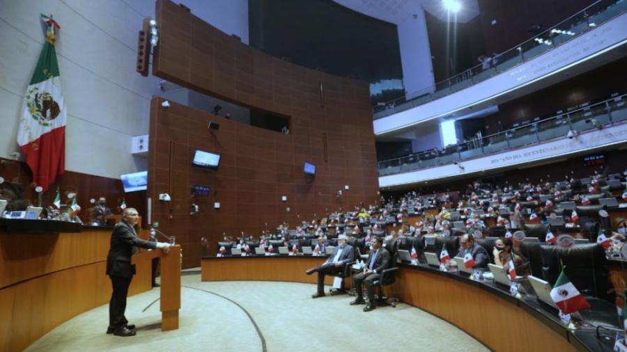 "México no merece un clima de crispación", comparece Adán López ante el Senado 