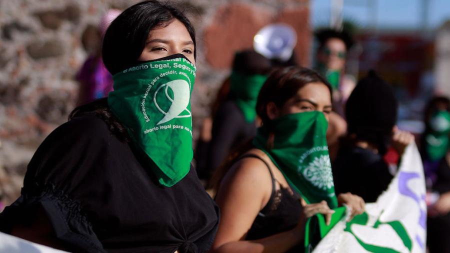 Guatemala prohíbe matrimonios igualitarios y aumenta sanciones por aborto