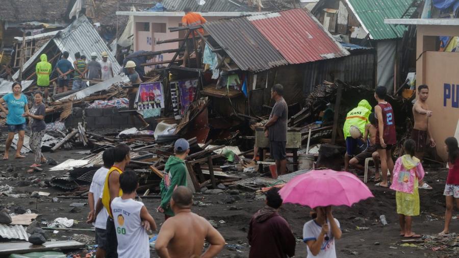 Deja 17 muertos tifón Tisoy a su llegada al sur de Filipinas