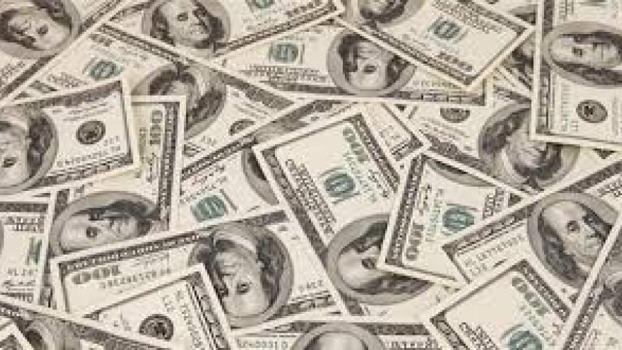 Dólar cierra jornada en 19.05 pesos a la venta en bancos
