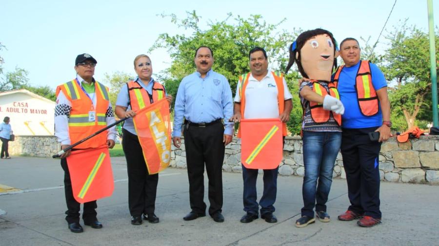 Capacitan a padres y alumnos contra riesgos y contingencias ambientales