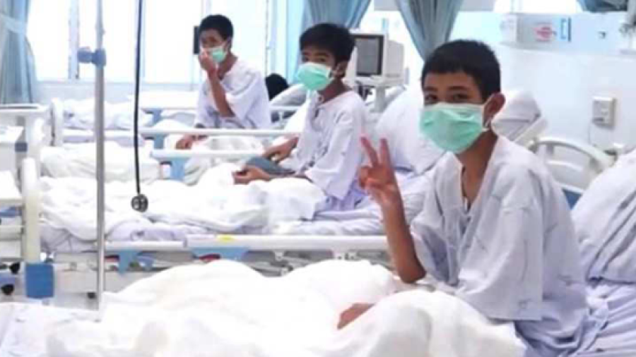 Niños tailandeses podrían tener contacto físico con sus familiares antes de lo esperado